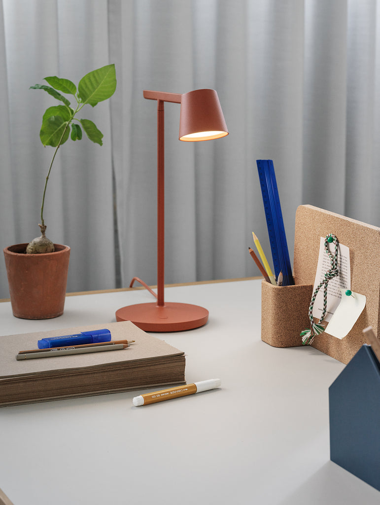 repertoire Overeenstemming stroomkring Tip Table Lamp by Muuto · Really Well Made